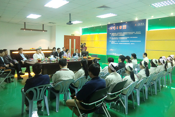 塘廈鎮領導春節慰問 