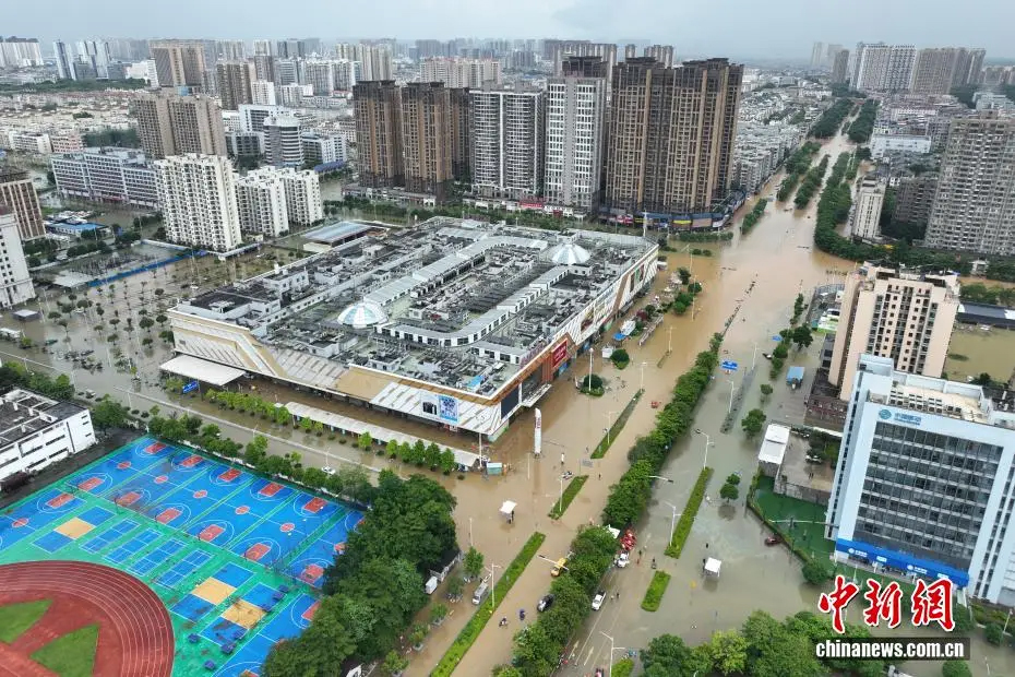 馳援貴港·同心抗災 | 風雨顯擔當，貴港升威愛心馳援貴港防汛一線